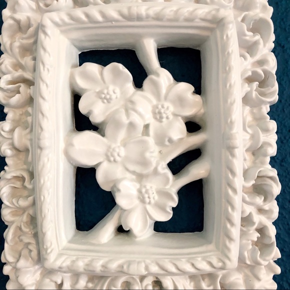 Pair Vintage Chalkware White Floral Wall Hanging - Picture 4 of 8